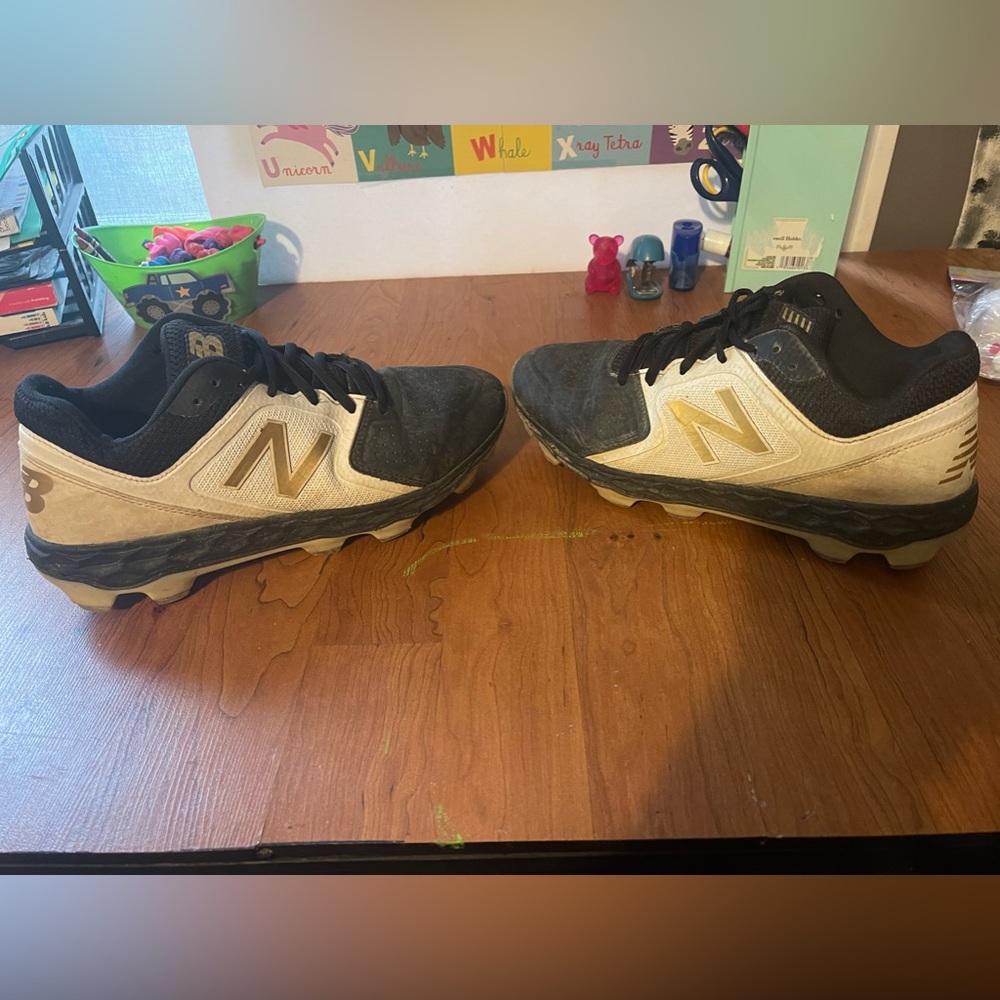 New balance size 8 female softball cleats,